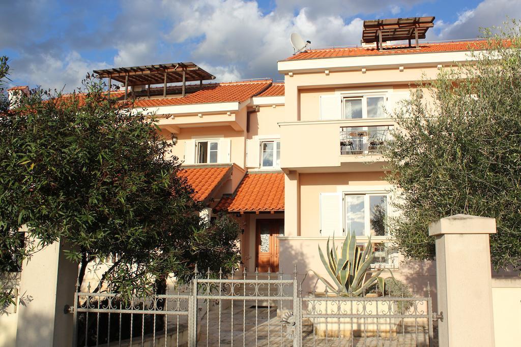 Apartments Villa Marnii Kozino Exterior photo